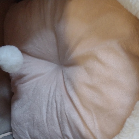 Pet Bed with bunny ears and tail size sm/med. dish & squeaky mouse inc. 14 x 14 - Picture 7 of 12